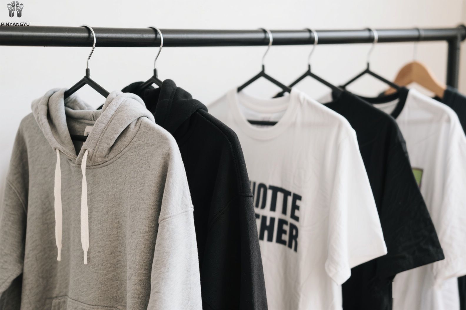 Individuelle Boxy-T-Shirts und Siebdruck treffen die heißesten Trends des Jahres 2025
