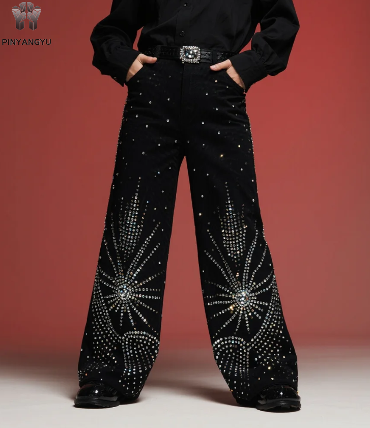 Der Aufstieg von Hosen mit Strass- und Goldprägungsdesign in den Modetrends 2025