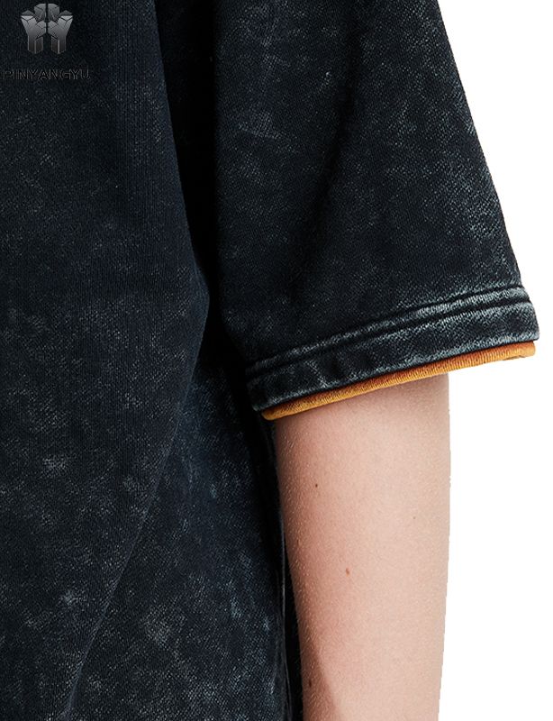 T-Shirt mit Distressed-Waschung und Patchwork-Design