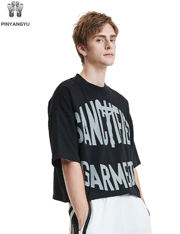 Schwarzes Crop Top – Individuelles und personalisiertes T-Shirt aus weicher Baumwolle