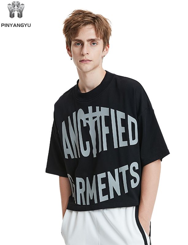 Schwarzes Crop Top – Individuelles und personalisiertes T-Shirt aus weicher Baumwolle